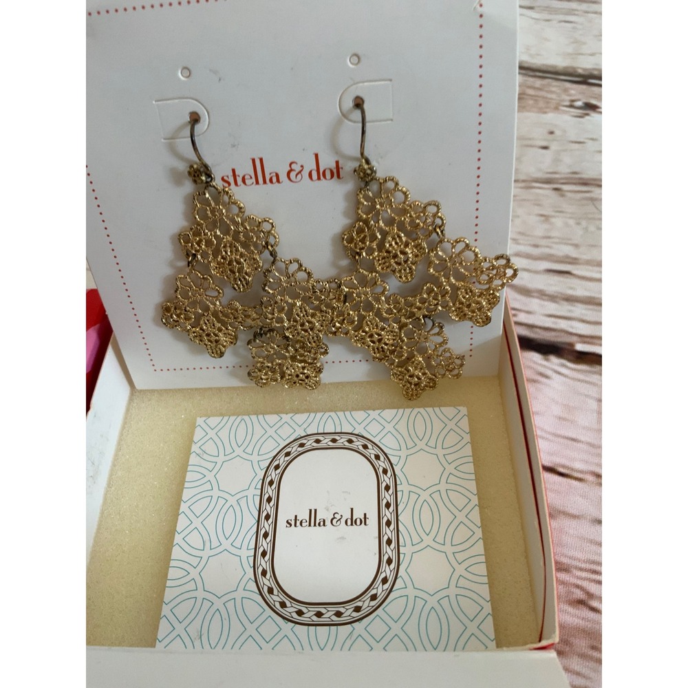 Stella & Dot Gold Chantilly Lace Chandelier Statement Earrings Drop Jewelry - Picture 2 of 2